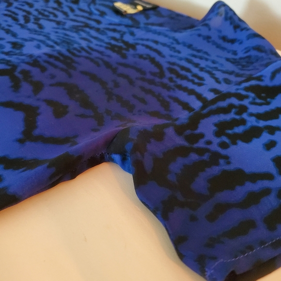 Aritzia Central Park West 100% silk shirt - Picture 11 of 11